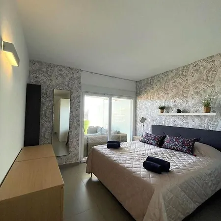 Luxury With Sea View Apartment *